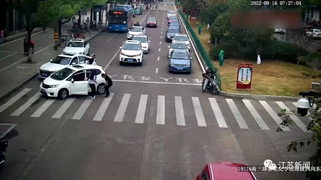DƬ